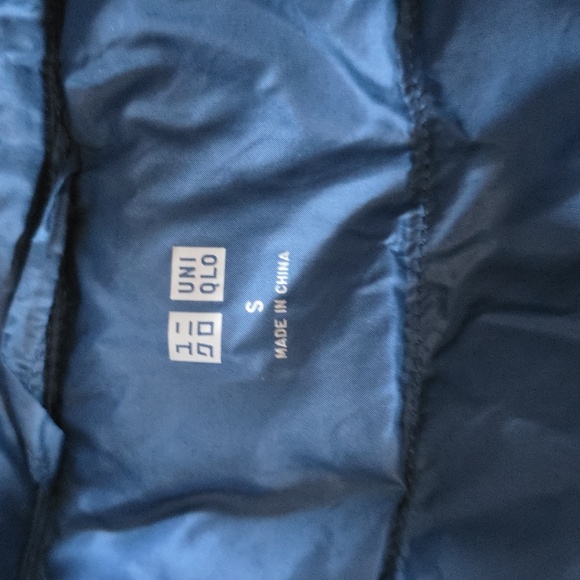 Uniqlo Women's Vibrant Blue Ultra Light Puffer Jacket - Picture 3 of 4